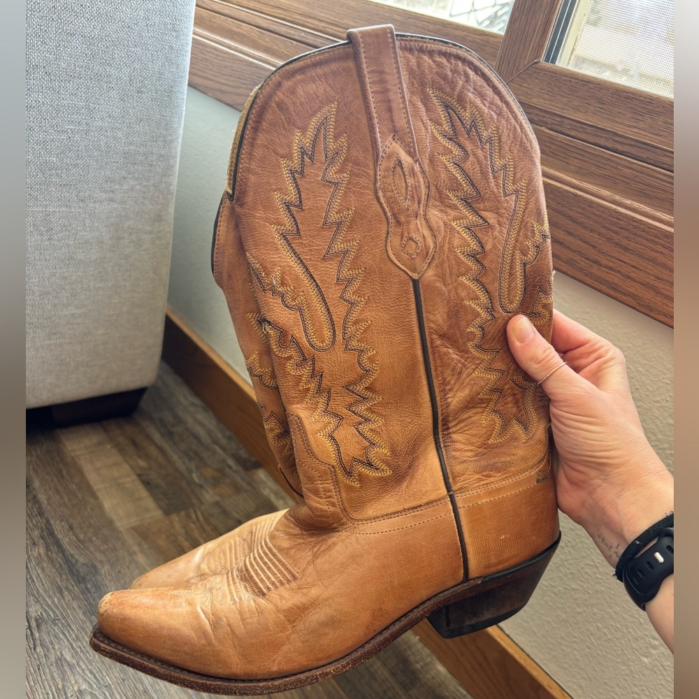 Classic Tan Leather Cowboy Boots